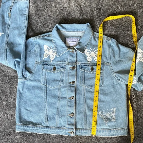 Women's Light Blue Denim Jacket with Butterfly Embroidery - Picture 10 of 11